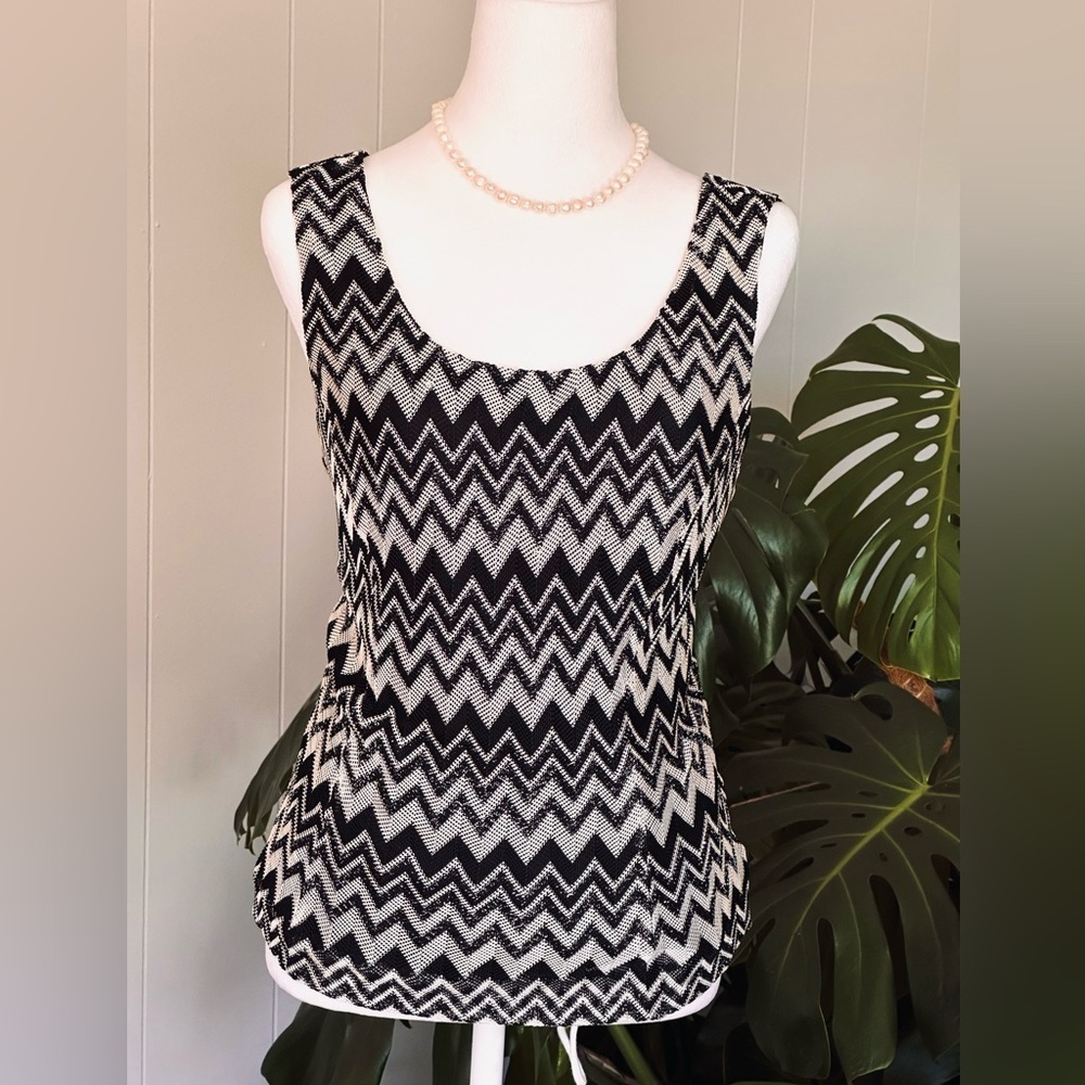 🛍️ Kasper sleeveless top. Excellent condition.